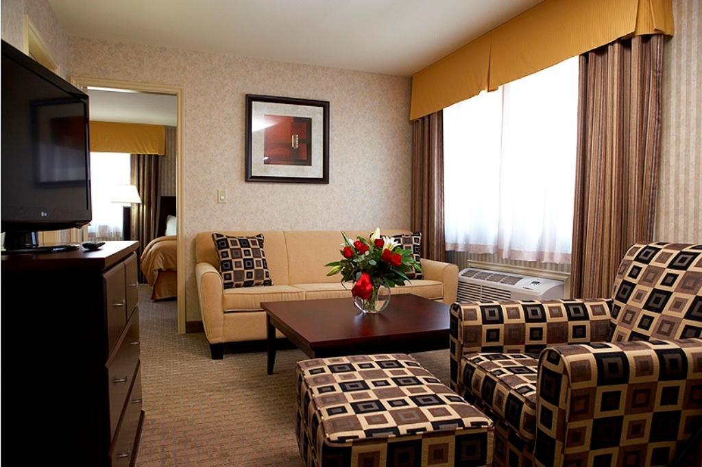 Quality Hotel & Suites Langley Zimmer foto